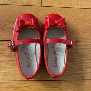 Girls Mary Jane ballet flats are a popular timeless footwear. Age Med 2.5 Yr New